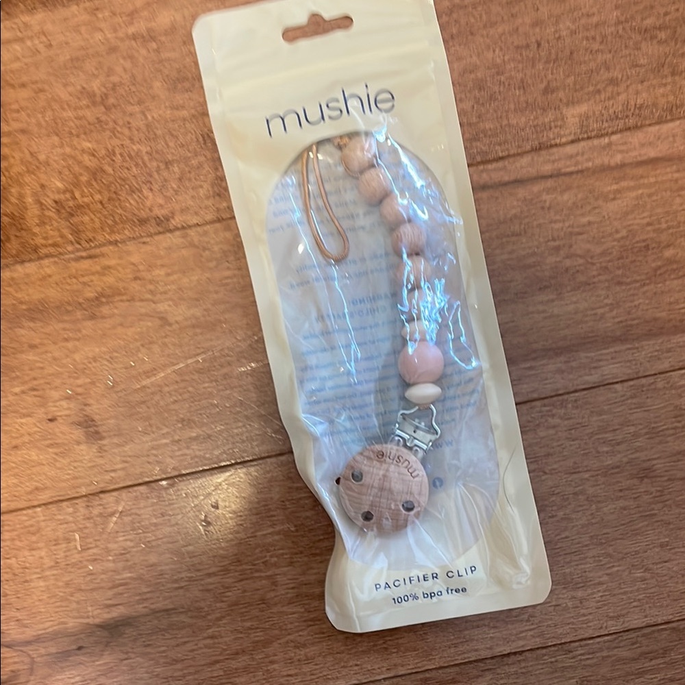 ✨3 for $15✨ Mushie pacifier clip BNIB